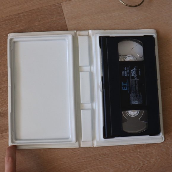 1996 VHS E.T. The Extra-Terrestrial Film - Picture 6 of 9